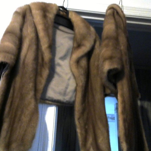 Minks and Furs     "GOTTA GO"  "MAKE ME AN OFFER" - Picture 2 of 5